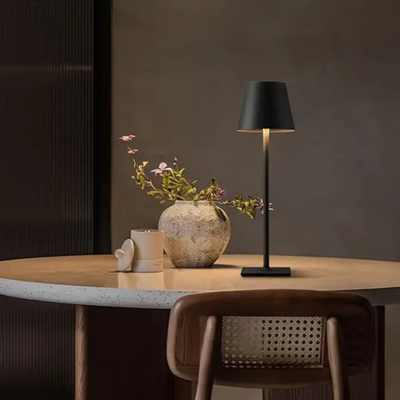 Dimbare LED tafellamp voor bar of restaurant