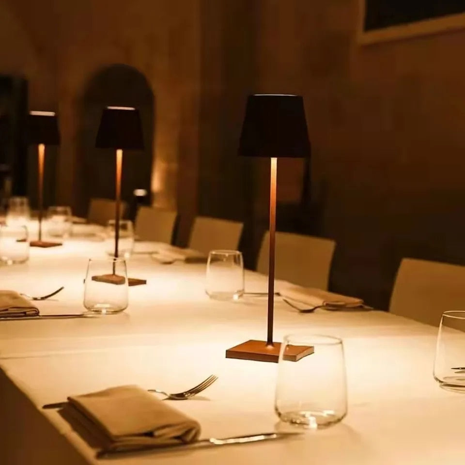 Dimbare LED tafellamp voor bar of restaurant