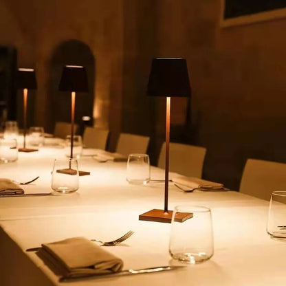 Dimbare LED tafellamp voor bar of restaurant